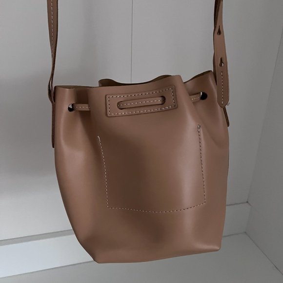 J .Crew mini leather bucket bag Style E8032 - Picture 3 of 8